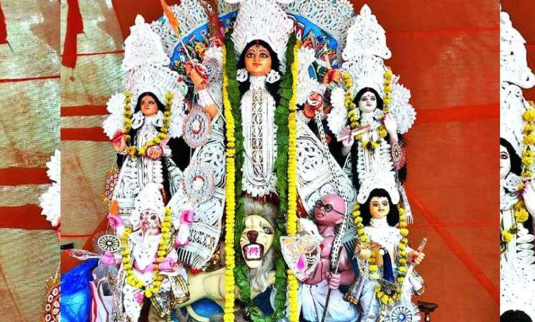 कोलकाता में महात्मा गांधी जैसी दिखने वाली महिषासुर की मूर्ति ने मचाया विवाद