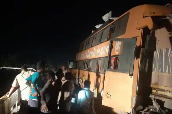 मध्य प्रदेश के रीवा में दर्दनाक हादसा, बस-ट्राले की भीषण टक्कर में 15 मजदूरों की मौत- दिवाली मनाने जा रहे थे घर