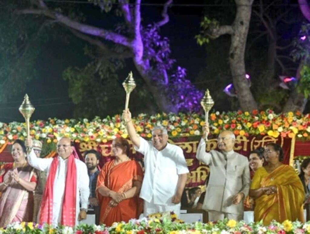 दिल्ली के लाल किला मैदान में आयोजित दशहरा समारोह में शामिल हुए उपराष्ट्रपति धनखड़