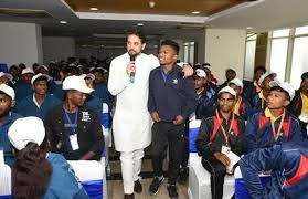 हम अपने युवाओं को सीमा पर स्थित विभिन्न गांवों में भेजने और वहां कम से कम उनके एक दिन बिताने की योजना बना रहे हैं- अनुराग सिंह ठाकुर