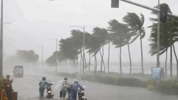 दिवाली की रात Cyclone ‘सितंरग’ ने मचाही तबाही, 7 लोगों की मौत, आज भी कई राज्यों में बरपेगा कहर