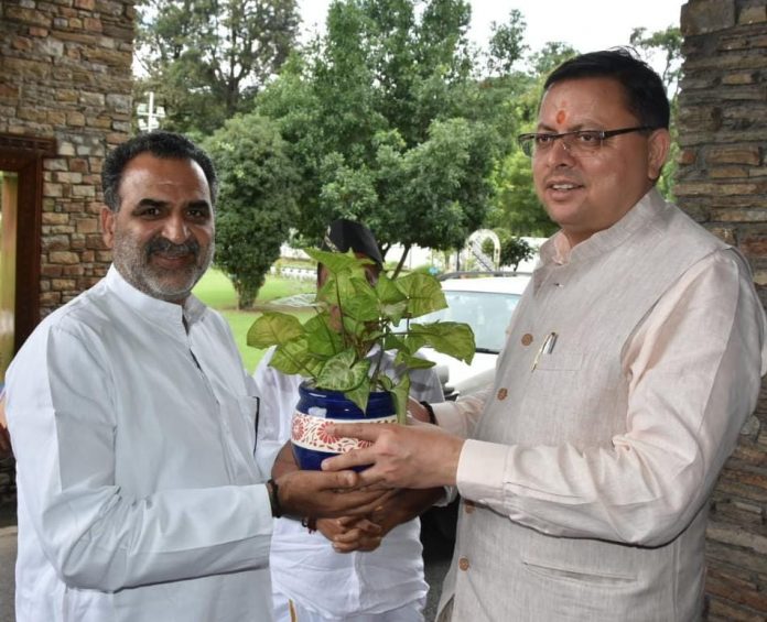 उत्तराखंड अपडेट: सीएम पुष्कर सिंह धामी से केन्द्रीय राज्य मंत्री मत्स्य पालन, पशुपालन एवं डेयरी डॉ. संजीव बालियान ने की शिष्टाचार भेंट