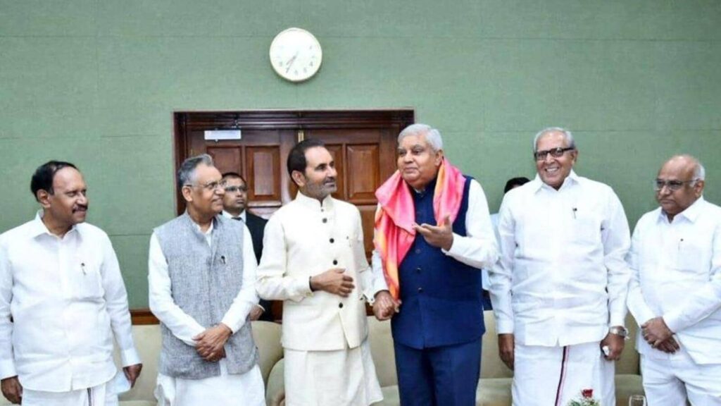 उपराष्ट्रपति धनखड़ ने राज्यसभा सदस्यों को भोज पर किया आमंत्रित