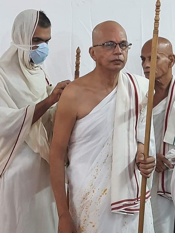 रिलायंस इंडस्ट्रीज के वायस प्रेसिडेंट ने ऐशो आराम का किया त्याग, जैन दीक्षा लेकर बने सन्यासी