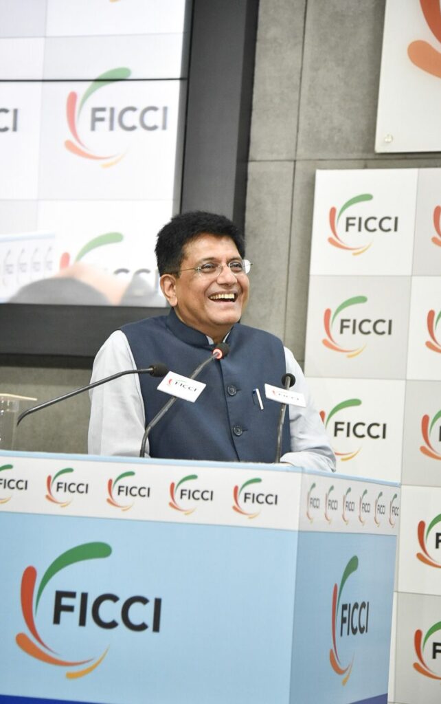 भारत को अपने आप को विश्व के बैक-ऑफ़िस तक सीमित नहीं रखना चाहिए बल्कि उसे दुनिया का फ्रंट-ऑफ़िस बनने की आकांक्षा रखनी चाहिए: पीयूष गोयल