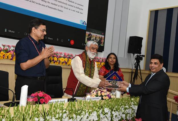 बाजारों को नियंत्रित करने और विनिर्माण में नवाचार लाने में मानकों की प्रमुख भूमिका है: पीयूष गोयल
