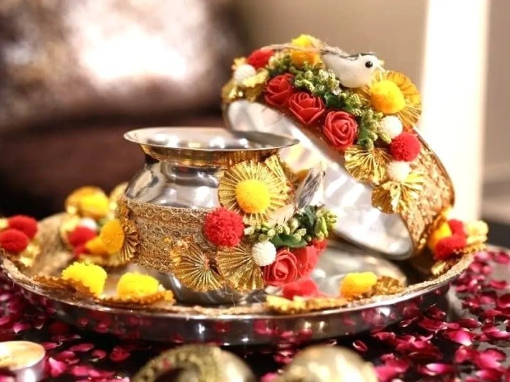 कल देश में महिलाएं रखेंगी करवा चौथ का व्रत, जानिए इसका महत्व और पूजा विधि और सब कुछ