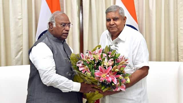 मल्लिकार्जुन खड़गे ने राज्यसभा में नेता प्रतिपक्ष के पद से दिया इस्तीफा, कांग्रेस अध्यक्ष बनना तय