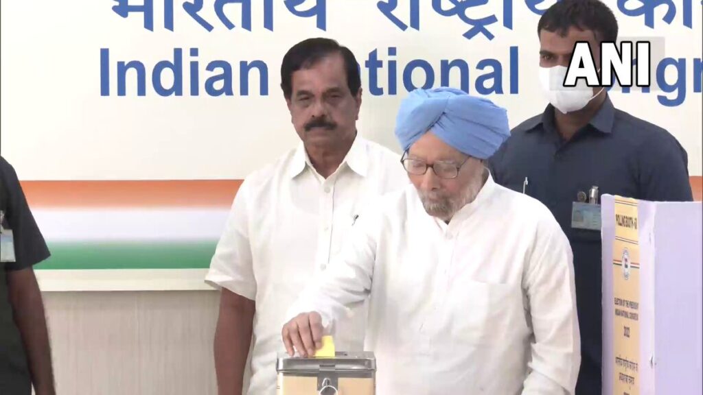 कांग्रेस अध्यक्ष पद के चुनाव के लिए आज वोटिंग, पूर्व पीएम मनमोहन सिंह समेत कई दिग्गजों ने डाला वोट