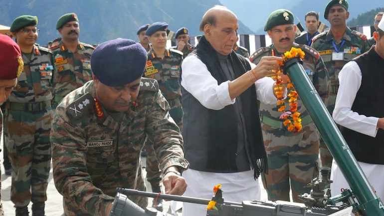 रक्षा मंत्री राजनाथ सिंह ने उत्तराखंड में सशस्त्र बलों एवं आईटीबीपी के जवानों के साथ मनाया विजयदशमी का त्योहार