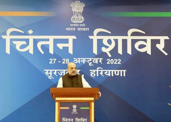 आज अपराधों का स्वरूप बदल रहा है और ये सीमारहित हो रहे हैं, इसीलिए सभी राज्यों को मिलकर एक साझा रणनीति बनाकर इसके खिलाफ लड़ना होगा- पीएम मोदी