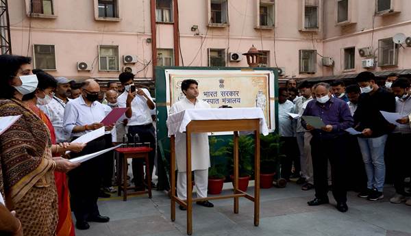 ज्योतिरादित्य सिंधिया के नेतृत्व में इस्पात मंत्रालय के अधिकारियों ने स्वच्छता अभियान का आय़ोजन