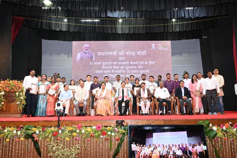 सर्बानंद सोनोवाल गुवाहाटी के मालीगांव में 200 से अधिक सफल अभ्यर्थियों को नियुक्ति पत्र सौंपे