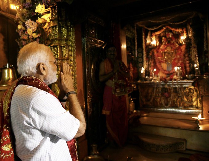 प्रधानमंत्री नरेन्द्र मोदी ने गुजरात के अंबाजी मंदिर में दर्शन किया और पूजा-अर्चना की