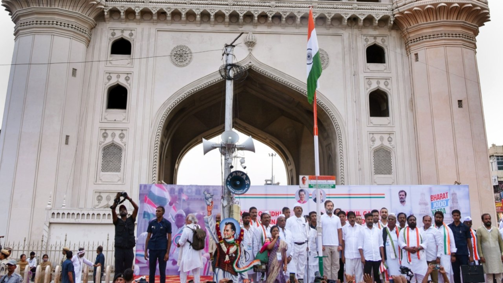 भारत जोडो यात्रा: राहुल गांधी ने ‘चारमीनार’ के सामने फहराया तिरंगा और राजीव गांधी को किया याद