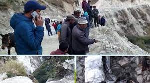 उत्तराखंड: चमोली में वाहन 300 मीटर गहरी खाई में गिरा, दो महिलाओं सहित 12 लोगों की मौत