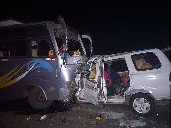 मध्यप्रदेश में बस और कार की टक्कर में दो बच्चों समेत 11 मजदूरों की मौत, पीएम मोदी ने व्यक्त किया शोक