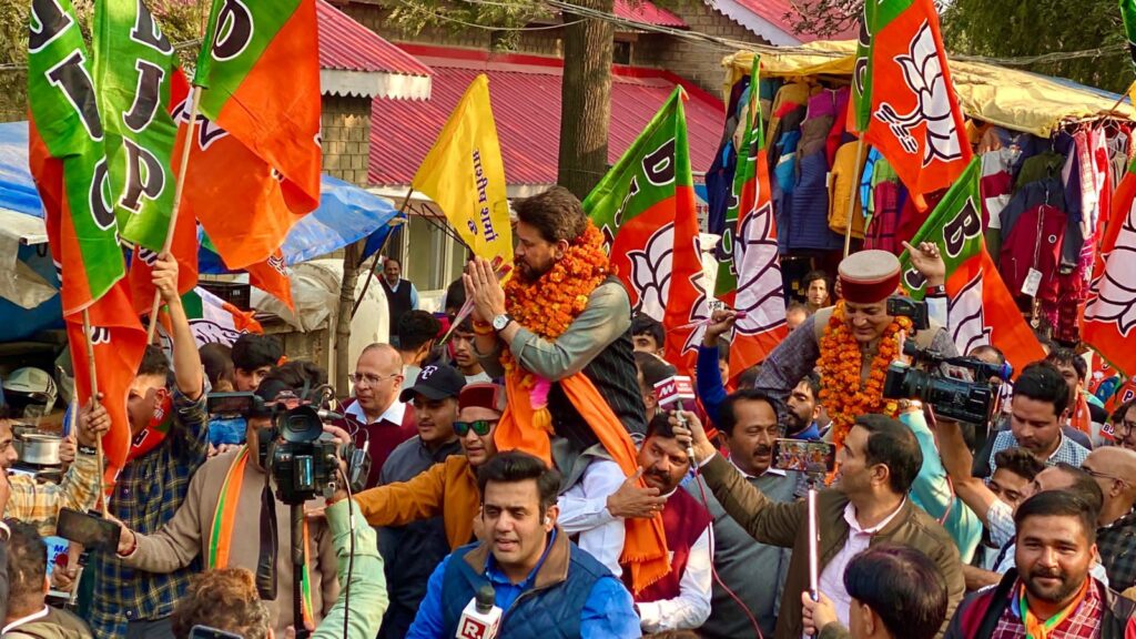 पहाड़ी हैं तैयार, फिर एक बार डबल इंजन सरकार : अनुराग ठाकुर
