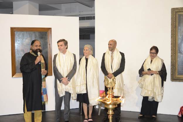 गोवा के प्रसिद्ध चित्रकार एंतोनियो जेवियर त्रिनदादे द्वारा बनाई गई पेंटिंग्स की प्रदर्शनी का उद्घाटन