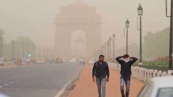 दिल्ली एनसीआर की एयर क्वालिटी हुई बहुत खराब, सर्दी ने भी दी दस्तक