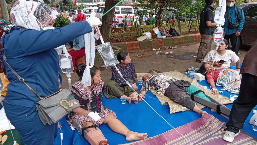 इंडोनेशिया में भूंकप के तेज झटकों से क्षतिग्रस्त हुई दर्जनों इमारतें, 46 लोगों की मौत, 700 से ज्यादा घायल