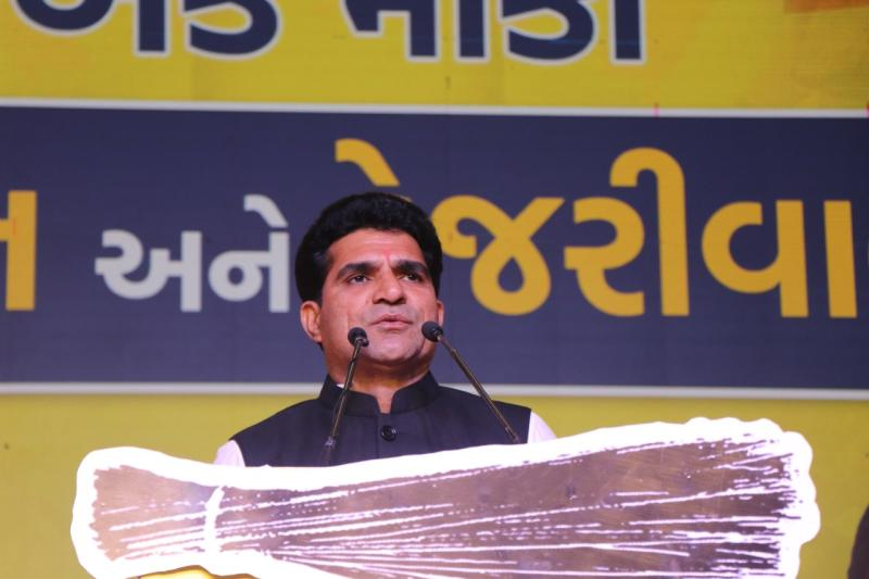 पूर्व टीवी प्रस्तोता और पत्रकार इसुदान गढ़वी बने गुजरात के मुख्यमंत्री पद के उम्मीदवार