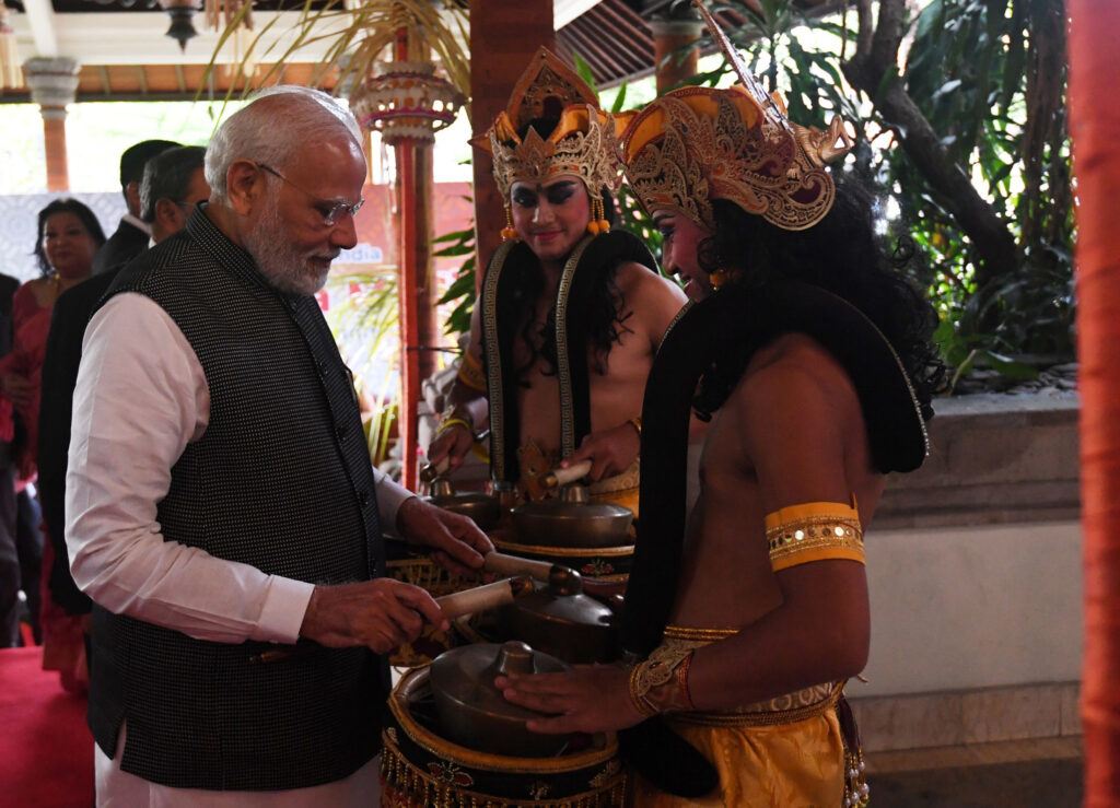 प्रधानमंत्री नें इंडोनेशिया के बाली में भारतीय समुदाय और फ्रेंड्स ऑफ इंडिया के साथ की बातचीत