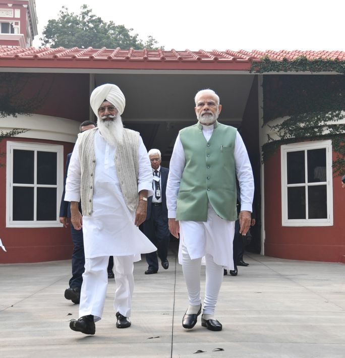 प्रधानमंत्री ने राधा स्वामी सत्संग व्यास में दर्शन किया