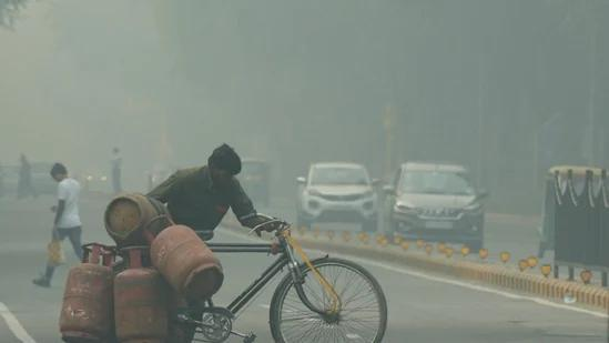 दिल्ली एनसीआर में वायु प्रदूषण का खतरा, एनएचआरसी ने तीन पड़ोसी राज्यों के मुख्य सचिवों को तलब किया
