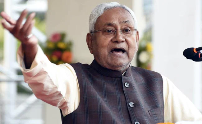 बिहार: सीएम नीतीश ने चूड़ी निर्माण केंद्र किया उद्घाटन, शराब की जब्त बोतलों से बनेगी चूड़ियां