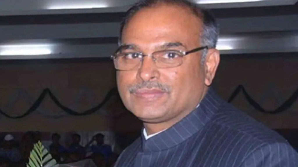 कमीशन खोरी मामलें में फंसे छह विश्वविद्यालयों में कुलपति विनय पाठक, अब होगी कार्यकाल की जांच