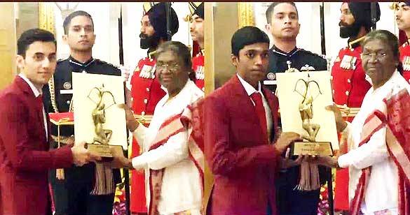 राष्ट्रपति द्रौपदी मुर्मू ने खेल जगत में उत्कृष्ट प्रदर्शन करने वाले 30 खिलाड़ियों को किया सम्मानित