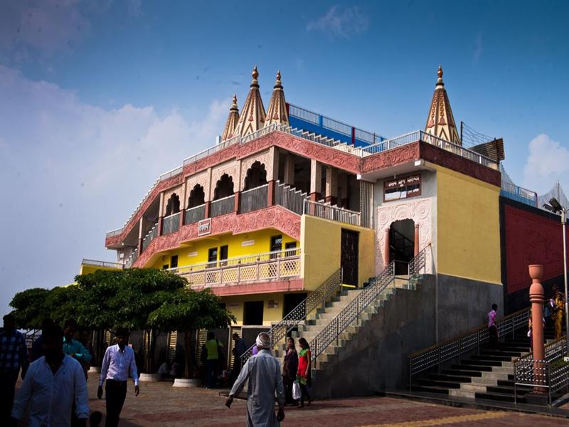 मध्य प्रदेश के सलकनपुर मंदिर में हुई चोरी, लाखों रुपये बोरियों में भरकर ले गए कैश