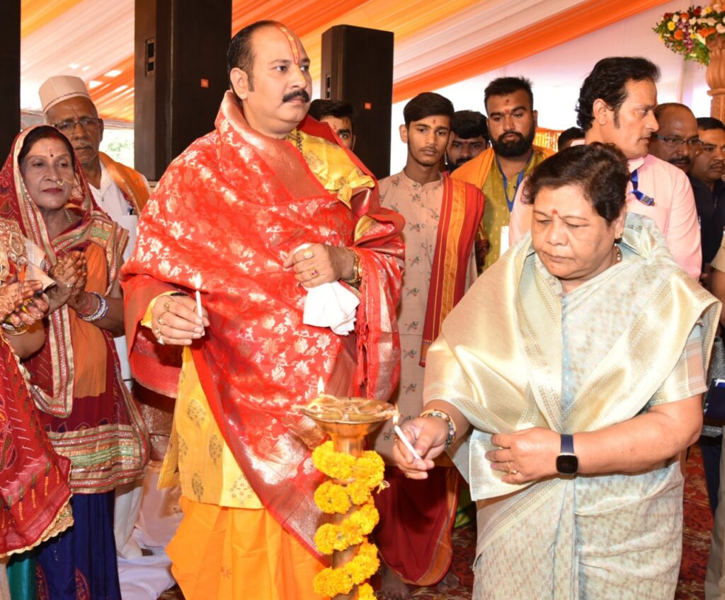 वेद-पुराण और संत-महात्माओं के संदेश हमें सद्मार्ग का रास्ता दिखाते हैं- राज्यपाल सुश्री उइके
