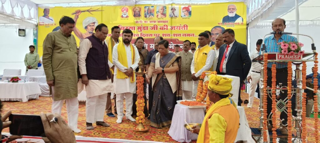 आदिवासी समाज, अपने आर्थिक एवं सामाजिक विकास के लिए दृढ़ संकल्पित हो आगे बढ़े: राज्यपाल उइके