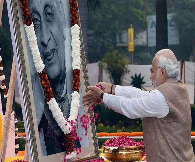 प्रधानमंत्री ने सरदार पटेल को उनकी पुण्यतिथि पर श्रद्धांजलि दी