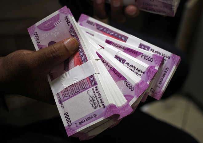 बीजेपी सांसद ने उठाई 2000 के नोट को बंद करने की मांग, बोले- कालाबाजरी…