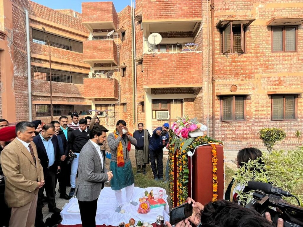 स्वयं डरना बंद करें और दूसरों को भी डराना बंद करें राहुल गांधी: अनुराग ठाकुर