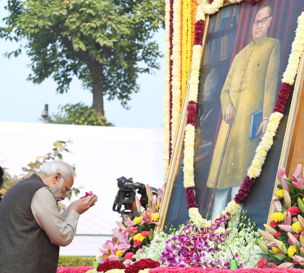 प्रधानमंत्री ने महापरिनिर्वाण दिवस पर डॉ. बाबासाहेब अंबेडकर को अर्पित की श्रद्धांजलि