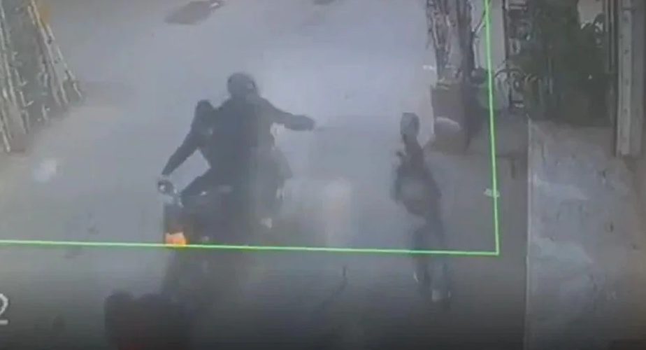 दिल्ली के द्वारका में नाबालिग स्कूली छात्रा पर तेजाब फैंकने के मामले में तीन गिरफ्तार