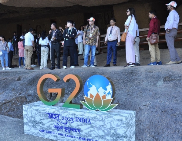 जी-20 के प्रतिनिधियों ने मुंबई में कन्हेरी गुफाओं का दौरा किया