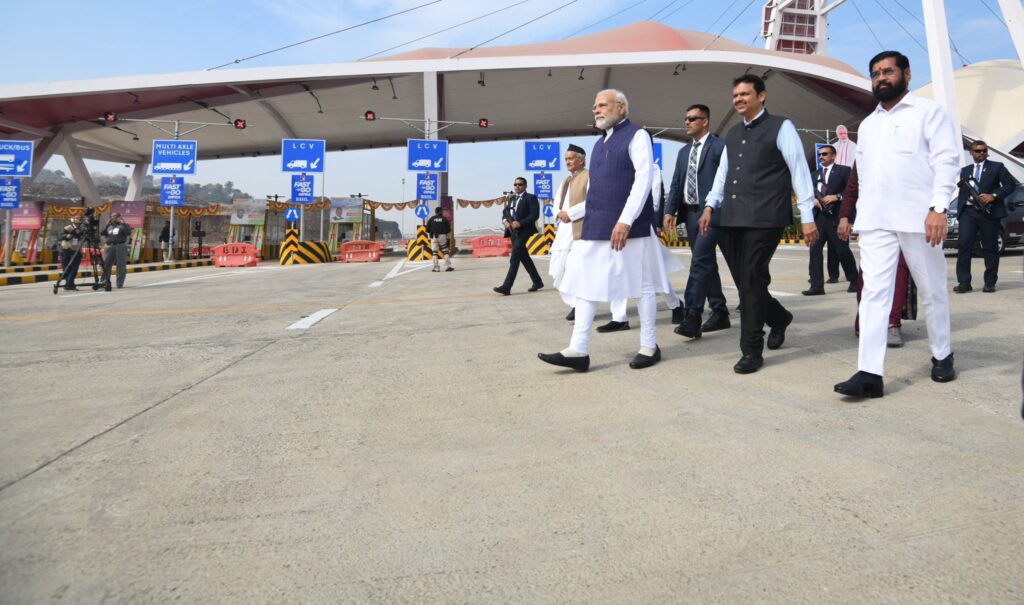 प्रधानमंत्री नरेन्द्र मोदी ने नागपुर में महाराष्ट्र समृद्धि महामार्ग का उद्घाटन किया