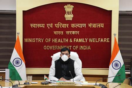“सतर्क रहना और कोविड उपयुक्त व्यवहार का पालन करना तथा असत्यापित जानकारी फैलाने से बचना महत्वपूर्ण है”:डा. मनसुख मांडविया