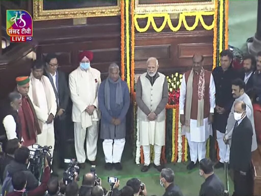 प्रधानमंत्री मोदी ने पंडित मदन मोहन मालवीय और अटल बिहारी वाजपेयी को उनकी जयंती पर अर्पित की श्रद्धांजलि