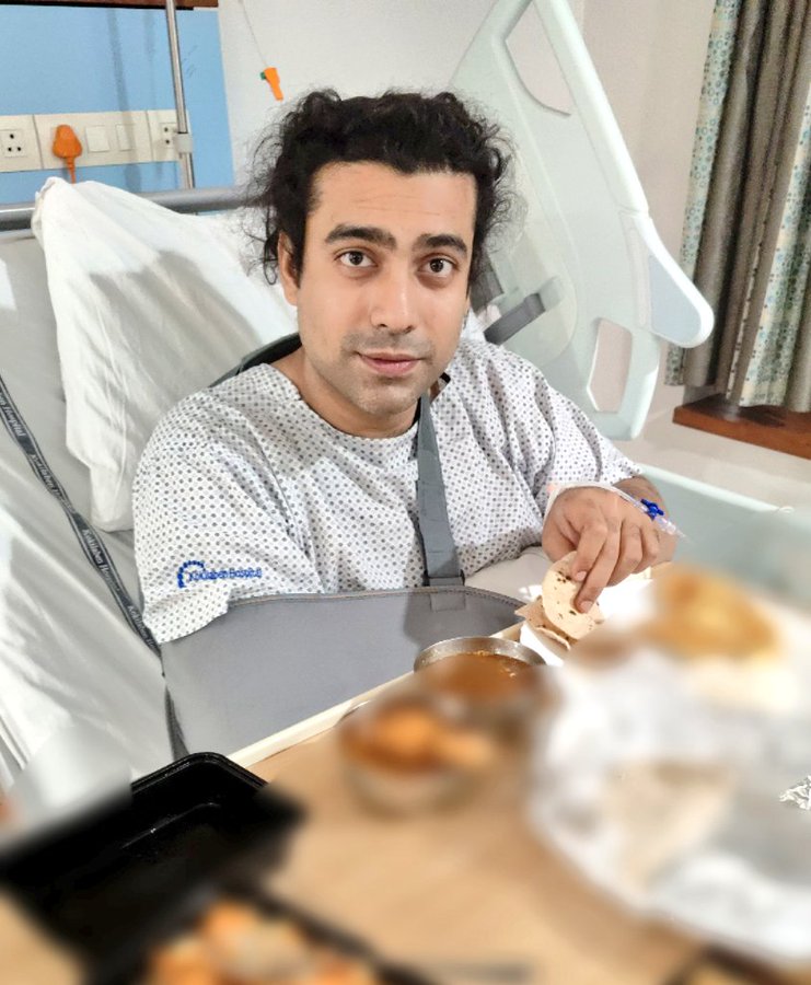 एक्सीडेंट के बाद जुबिन ने हॉस्पिटल बेड से शेयर की तस्वीर, हाथ में पट्टी और चेहरे पर मुस्कुराहट…