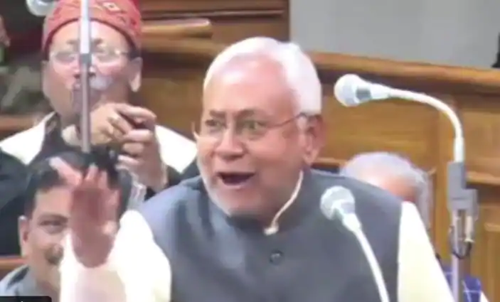भरी सदन में अपना आपा खो बैठे सीएम नीतीश, चिल्लाकर बोले- शराबी हो गए हो तुम- यहां देखें Video