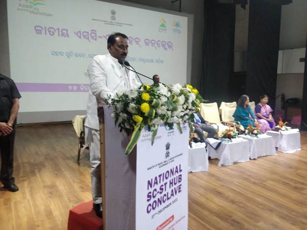 सूक्ष्म, लघु और मध्यम उद्यम क्षेत्र न केवल कम पूंजी लागत पर रोजगार के बड़े अवसर प्रदान करने में महत्वपूर्ण भूमिका निभाता है बल्कि ग्रामीण और पिछड़े क्षेत्रों के औद्योगीकरण में भी मदद करता है:भानु प्रताप सिंह वर्मा