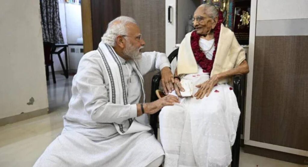 माँ एक व्यक्ति के जीवन की पहली मित्र और गुरु होती है जिसे खोने का दुःख निःसंदेह संसार का सबसे बड़ा दुःख है:अमित शाह