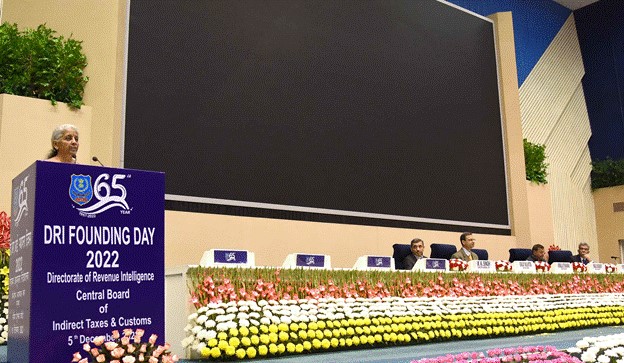 डीआरआई के अनुकरणीय प्रदर्शन ने अन्य प्रवर्तन एजेंसियों के लिए मानदंड को और ऊंचा कर दिया है- निर्मला सीतारमण