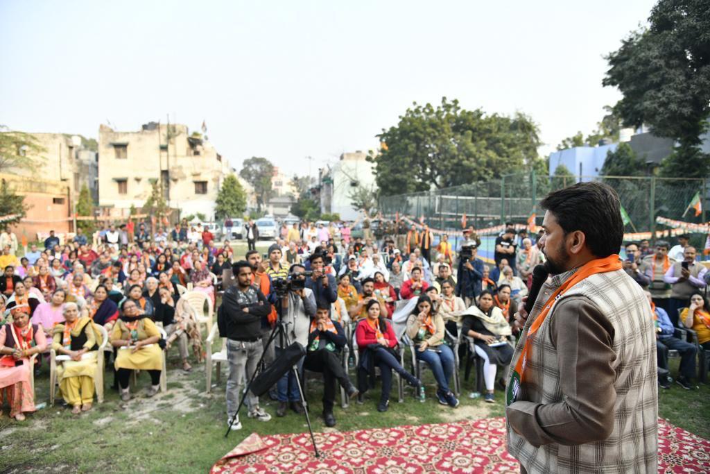 केजरीवाल सरकार, कट्टर भ्रष्टाचार- अनुराग ठाकुर